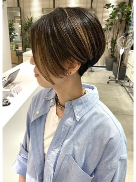 ステア ケース(stair case) 大人ショート/ショートボブ/白髪ぼかしハイライト/銀座/武蔵小杉