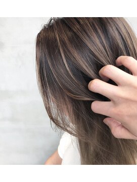 リリ(Riri) コントラストバレイヤージュ