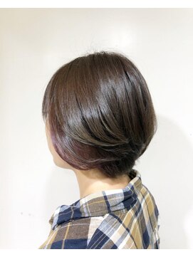 アズール 草加(azule) イヤリングカラー×ショートボブ