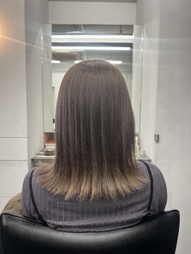 シベルバレー 横浜(sibell) ロブ/ボブ/切りっぱなし/ブリーチ/ベージュ