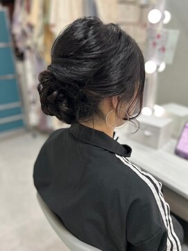 ラモ(RAMO) 黒髪のミディアムアップヘア