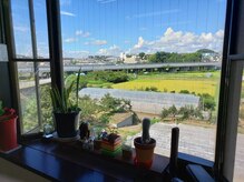 美容室 プー(Pooo!)の雰囲気（出窓からの景色が人気です☆）