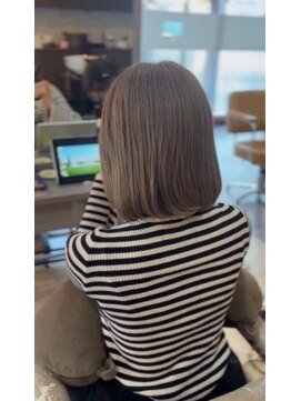 リープリング(Liebling) ミルクティーベージュで叶える大人の抜け感。