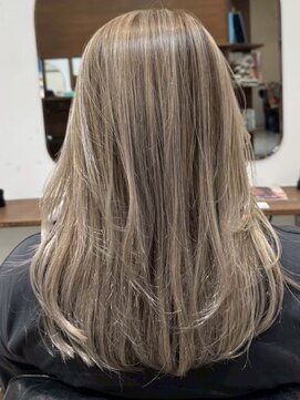 ルイ(ROUIS produced by LUCK 津田沼) ROUIS津田沼 大人ハイトーン 白髪ぼかし