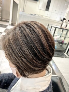 テテ(TETE) 筋感ハイライト×グラデーションボブ
