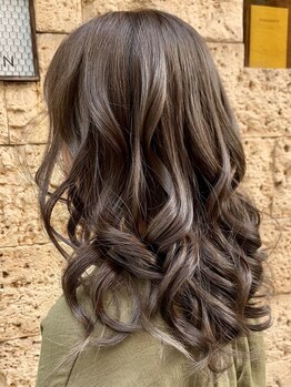 ショールーム シモノセキ(SHOW ROOM SHIMONOSEKI)の写真/【下関駅☆徒歩3分】トリートメント付きクーポン多数ご用意◎ダメージを気にせずカラーやパーマが楽しめる!