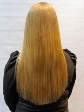 ノッポサン(Noppo3) ブロンドカラー ストレートヘア ブリーチ ハイトーンベージュ