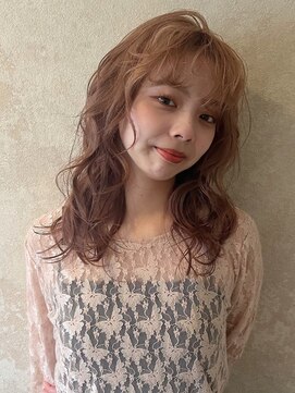アモレット(amoretto) ベージュカラー ハイトーン ニュアンスパーマ 顔周りカット