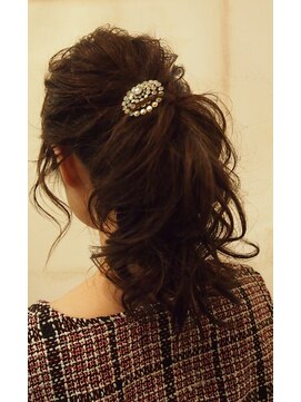 ヘアドゥ デ コントラクテ 宮の沢店(hair do Decontracte) 華やかポニー