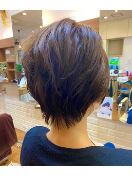 スローリー(slowly) 【slowly】 小顔前下がりショート