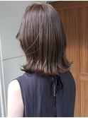 オリーブグレージュ