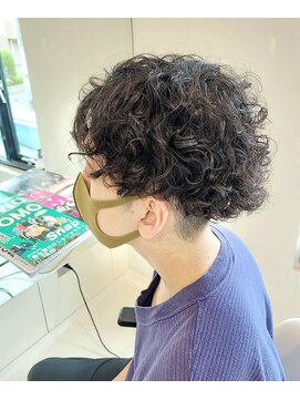 ノーマジーン(Norma jean) ツーブロック刈り上げ前下がりマッシュ"無造作スパイラルパーマ