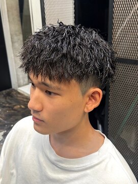 ビンゴ(BINGO) 1758黒髪ツーブロック刈り上げフェードツイストスパイラルパーマ