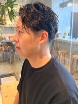 メンズサロン ブロック(Men's Salon bloc)&nbsp;センターパート　ニュアンスパーマ　メンズショート　ビジネス