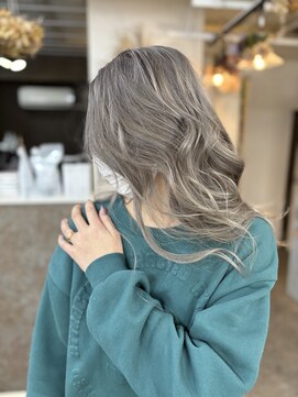 ノア(noa.) 【豊中美容室noa.】ミルクティーシルバー♪♪