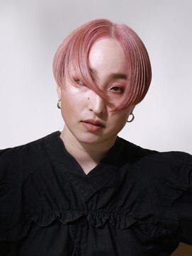 センターパート ハイトーンショート PEEKABOO 原宿 表参道