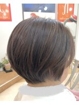 カットハウス はさみの部屋&nbsp;大人ショート/エイジングカラー/ラテベージュ/流しバング