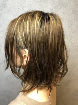 ヘアサロンM 新宿 束感ボブ