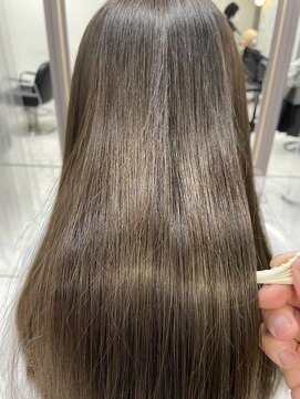 エスカーラ 表参道(THE ESCALA) @aidaman321/ゆるふわロング/センターパート/スイートAライン