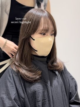 ヨロ 小岩(YOLO) レイヤーカットハイライトショートヘアイルミナカラーオージュア