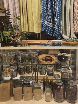 こかげの写真/植物染めからヘナまで、髪や頭皮に優しいカラー剤を多数取り揃え◎繰り返し染めても艶やかな仕上がりに♪