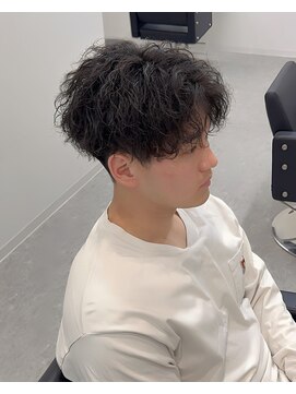 ブライト(BRIGHT) センターパートツイストスパイラルパーマ