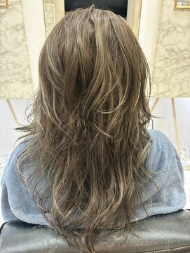 ヘアーデザインムーヴ(Hair design MOVE) 白髪ぼかしハイライト　ロング
