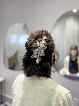 ハーフアップ結婚式お呼ばれ