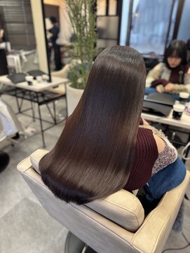 シシ 新宿(She 2.) 髪質改善/縮毛矯正/カラー/トリートメント/韓国/艶髪/艶感