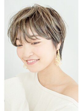 ムルチュラ(muruchura) ベージュカラーの小顔ショート　田原佐知子