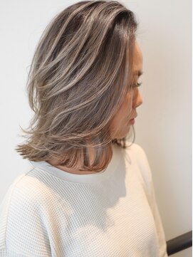 ルーヴェ(LOWE) 外国人風バレイヤージュ×ミルクティーベージュの大人ボブ