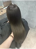 暗めオリーブグレージュ