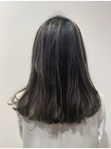 抜け感のある重ためミディアムスタイル