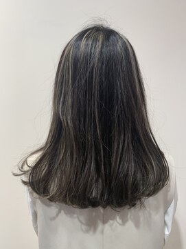 アクアリップル(aqua ripple) 抜け感のある重ためミディアムスタイル