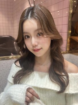 ルームバイシー 新宿(Loom. by Sea) 小顔の見せる顔まわり×レイヤー