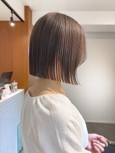 白髪染めを辞めて、白髪も馴染む【脱白髪染め、白髪ぼかし】で明るい透明感カラーを楽しんでみませんか！？