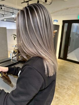 メリー オオサカ(Merly Osaka) white greige balayage