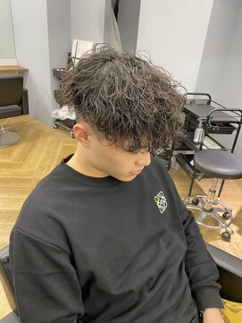 アレス バイ シカ 神戸三宮元町店(ALLES by Cica) 波巻きツイストスパイラルパーマツーブロック刈り上げ