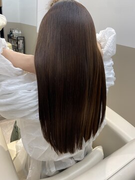 シュヴーブリヤン(cheveux brillants) 『素髪のような軽やかさ』美髪縮毛矯正で叶える艶ストレート