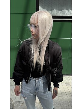 ホワイトブロンド/レイヤーカット/ダブルカラー/ブリーチ/