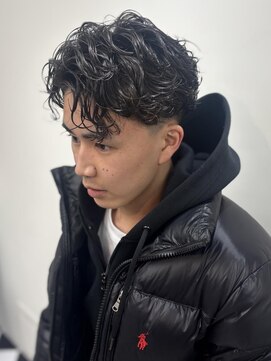 フランクス バーバー ウエストトウキョウ 吉祥寺店(FRANK’S BARBER WEST TOKYO) サーフカール刈り上げセンターパート波巻きツイストスパイラル