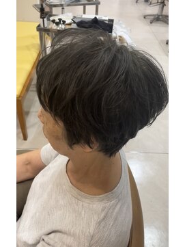 デフィ アオヤマ(defi AOYAMA) 骨格補正×ヘナカラー。地肌から整える大人美ショート