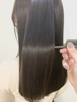シュガーナガマチ(SUGAR nagamachi)の写真/髪質改善縮毛矯正で、雨の日の湿気やうねりも解消♪思わず触れたくなるほどの指通りと柔らかい髪質に★