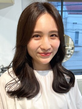ティア(Tia.) (韓国風/くびれヘア/縮毛矯正/前髪/サイドバング/小顔)