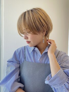 イヴォークトーキョーオーサカ(EVOKE TOKYO osaka) ハイトーン×抜け感ショート