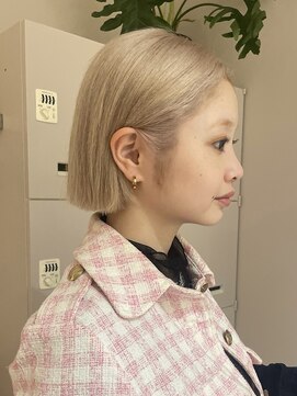 ヒビヲ(HIBIO) ショートボブハイトーンカラーミルクティーベージュダブルカラー