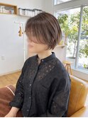 ミニショート。アッシュベージュ。