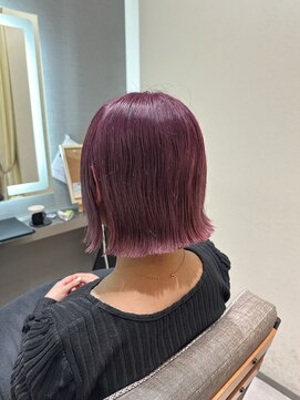 コル(coru) 艶と透明感が映えるラベンダーピンクボブ