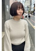 リップラインボブ × 少し丸みのある前上がりシルエット