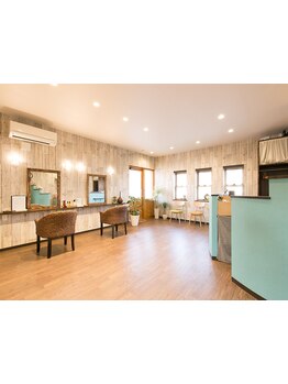 1人に対して最初から最後までマンツーマンで施術！カラーなどの待ち時間にはホッとできるドリンクも…♪